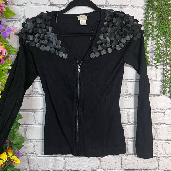 .!🌼3/$30🌼H&M Black Detailed Zip Up Sweater Size 4/Small - Picture 4 of 15